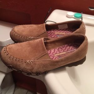 Skechers with air cooled memory foam